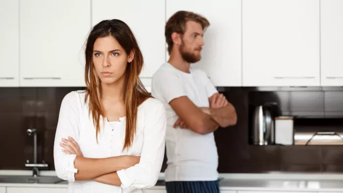 Relationship Tips: रिश्ते में दूरियों की वजहें