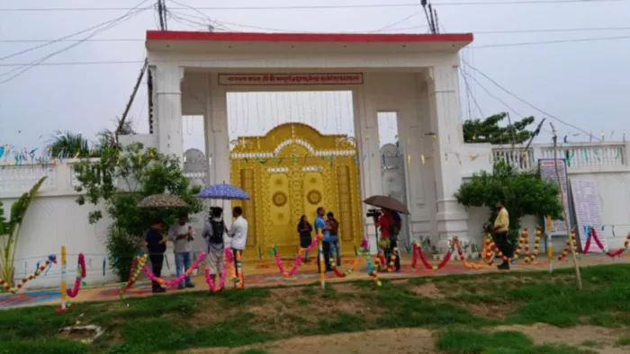 बिछवां में भोले बाबा के आश्रम का मुख्य द्वार।- जागरण