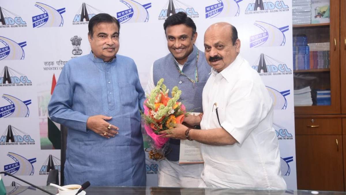https://www.jagranimages.com/images/newimg/04072024/04_07_2024-bommai_gadkari_meeting_23751976.jpg