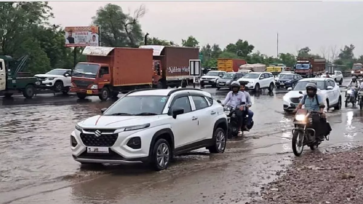 Rewari Weather: वर्षा से दिल्ली जयपुर-हाईवे पर जाम, रेंगते रहे वाहन; दफ्तर जाने वाले लोगों को हुई भारी परेशानी