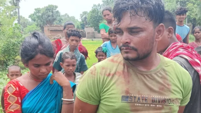 रांगा थाना क्षेत्र के केंदुआ प्रधान टोला में प्रेमी युगल को ग्रामीणों ने रस्सी से बांध कर रखा था।