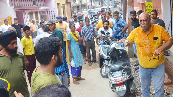 मुरादाबाद में व्यापक स्तर पर अतिक्रमण के खिलाफ कार्रवाई चल रही है।