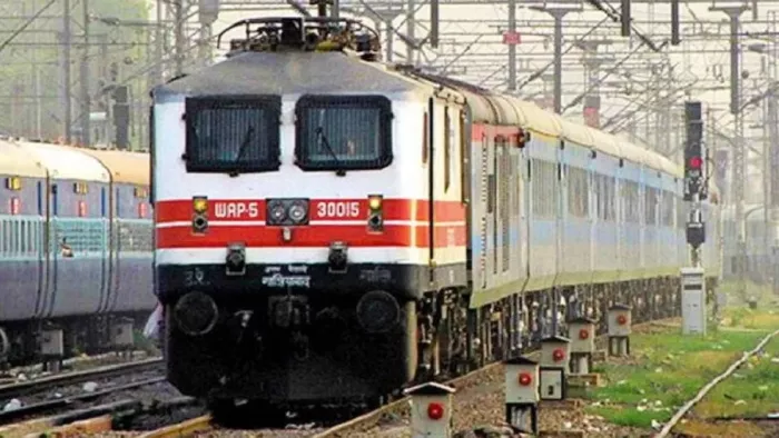 Delhi To Bihar Train: बारिश के कारण ट्रेनों की आवाजाही में हो रही देरी। फाइल फोटो
