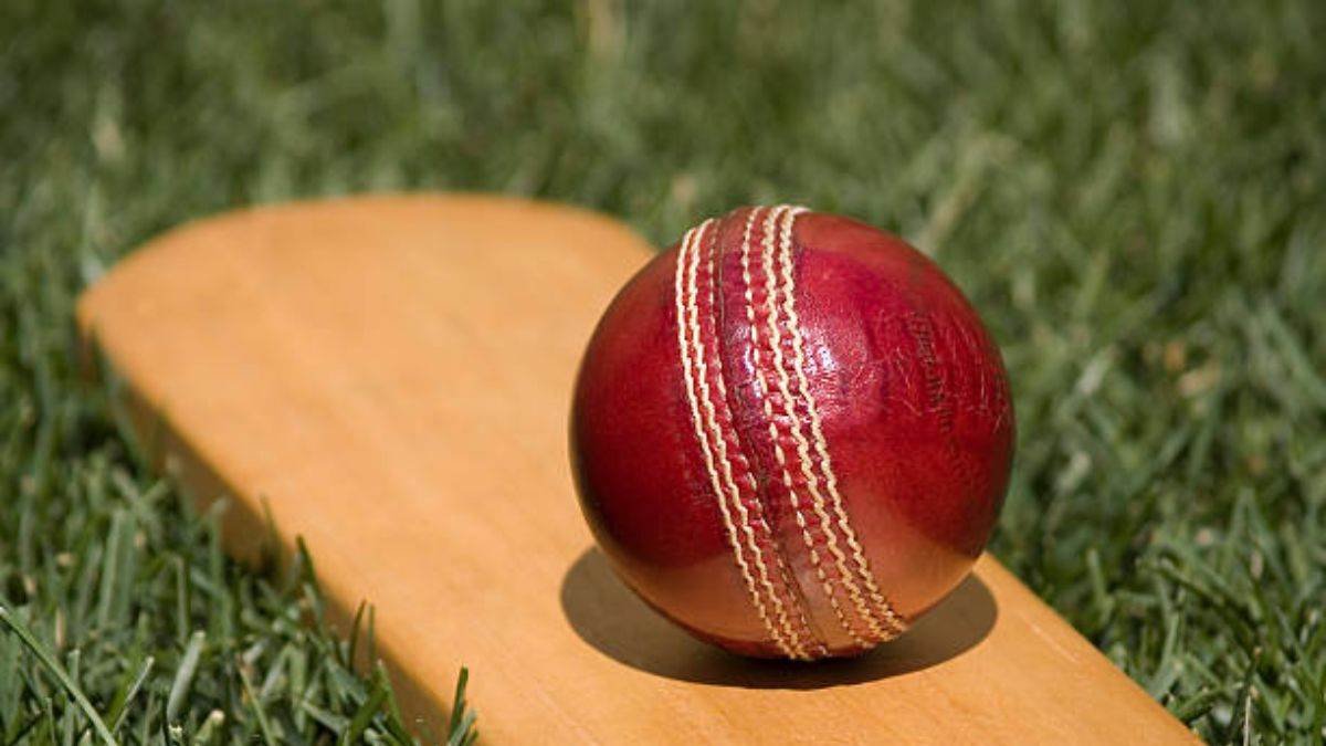 https://www.jagranimages.com/images/newimg/04072025/04_07_2025-bat_and_ball__23975250.jpg