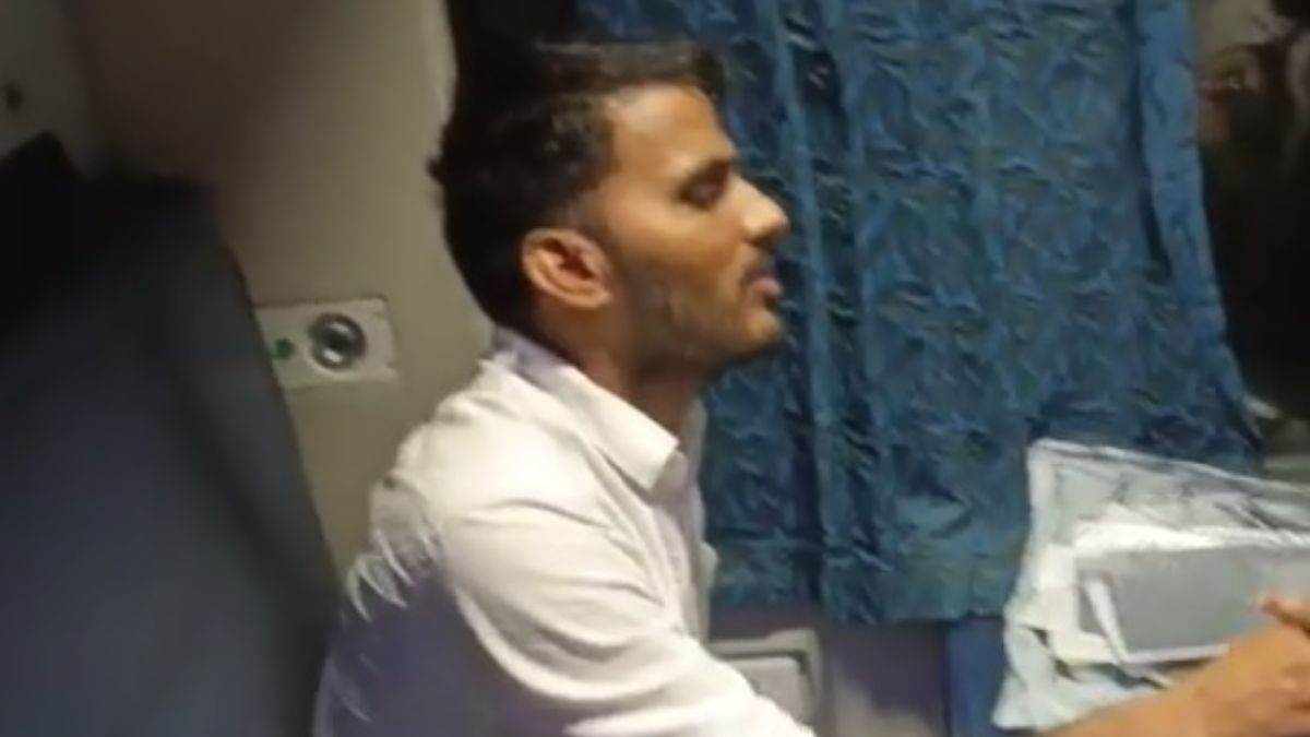 fake tte arrested on patna clone express