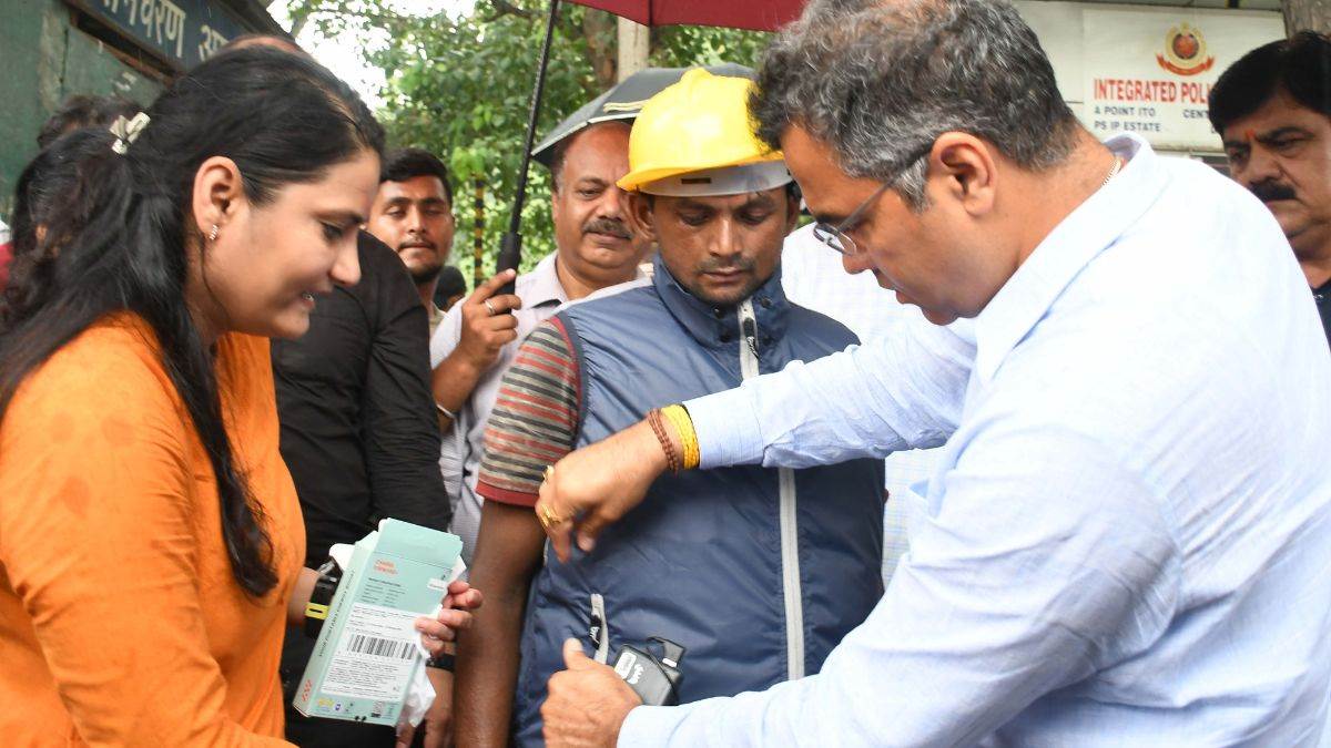 ncr new delhi city pwd launches cool vest for field workers amid heatwave