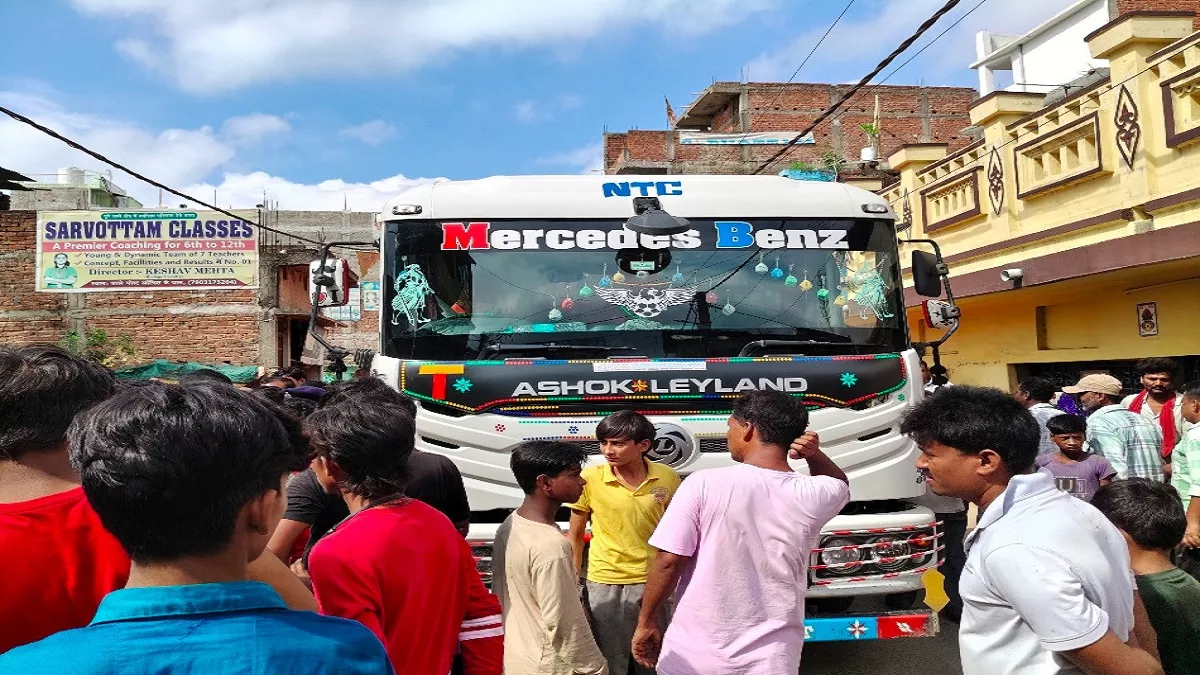 Darbhanga News: जाले में सरिया लदे ट्रक की चपेट में आने से सीतामढ़ी के बाइक सवार की मौत
