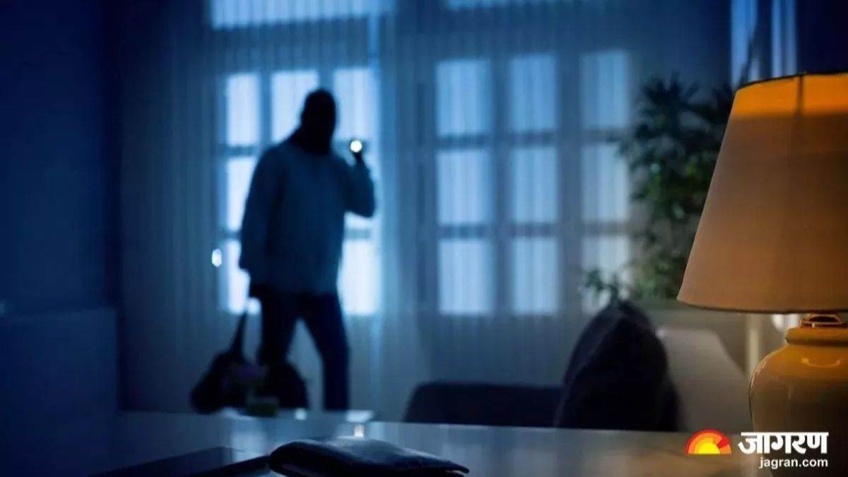 ncr faridabad news sub inspectors house burglarized valuables stolen