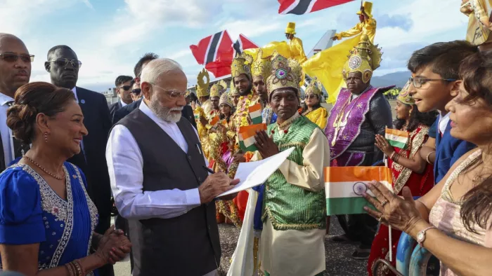 पीएम मोदी अपने साथ महाकुंभ और सरयू नदी के जल को त्रिनिदाद लेकर गए हैं।