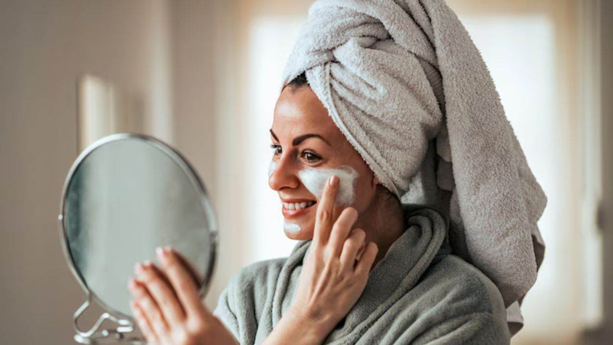 https://www.jagranimages.com/images/newimg/04072025/04_07_2025-skin_care_in_monsoon_23974768.jpg