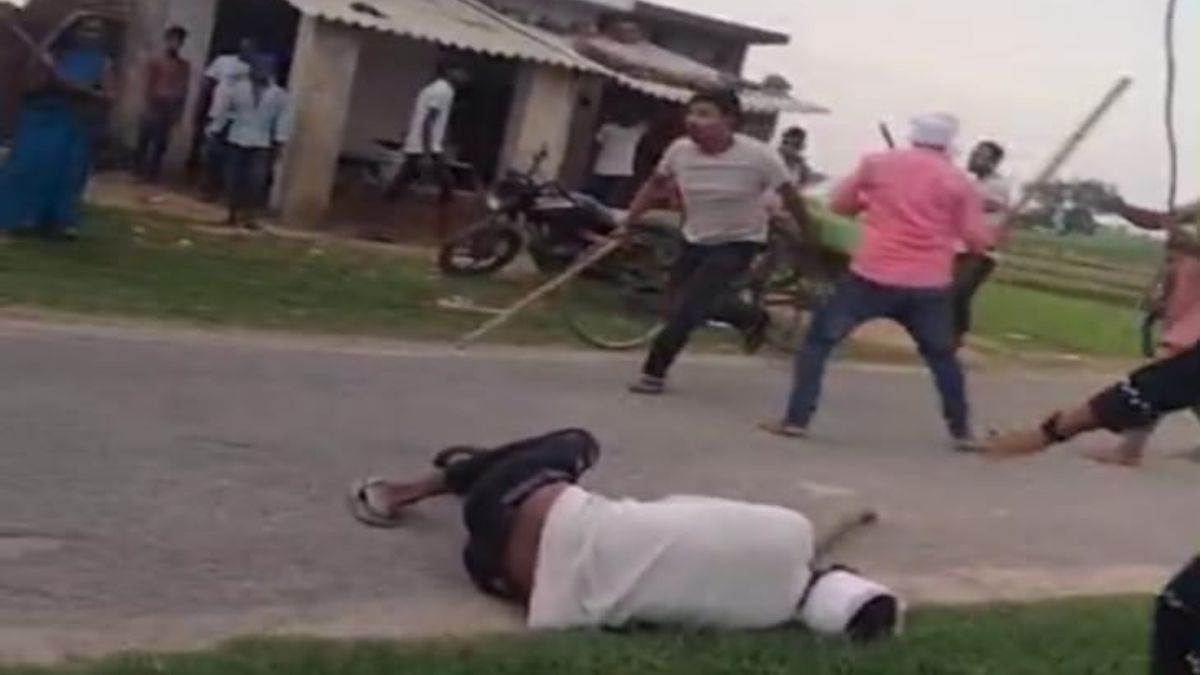 dalit youths beaten in sultanpur for refusing loan of eggs police action