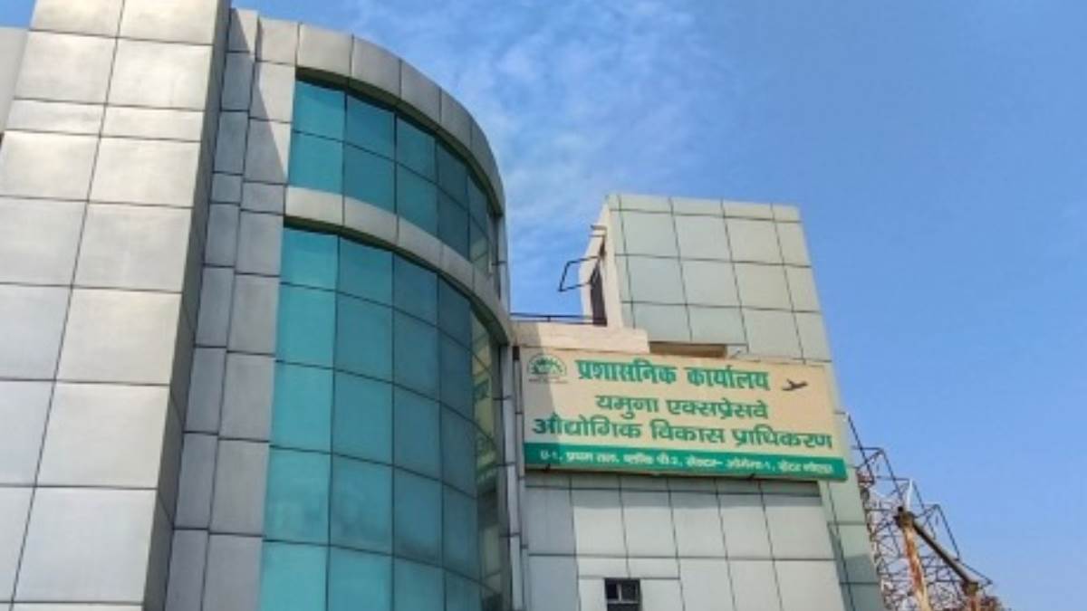https://www.jagranimages.com/images/newimg/04072025/04_07_2025-yamuna_23975397.jpg