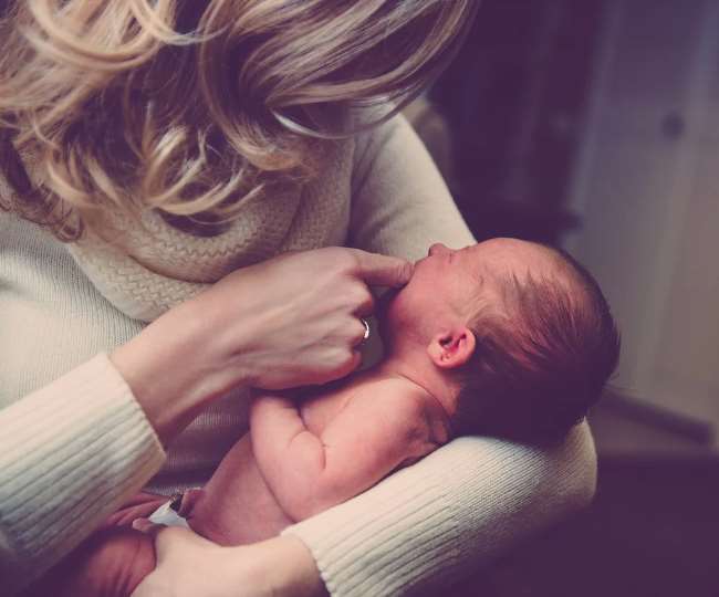 बच्चे के लिए ही नहीं ब्रेस्टफीडिंग मां की सेहत के लिए भी हाेती है अच्छी, जाने अभी