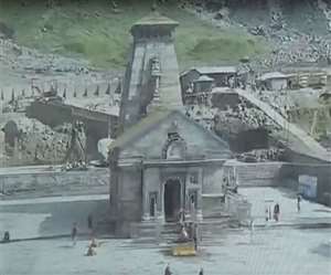 केदारनाथ धाम में पुनर्निर्माण के कार्यों का CM धामी ने ड्रोन के जरिए किया निरीक्षण।