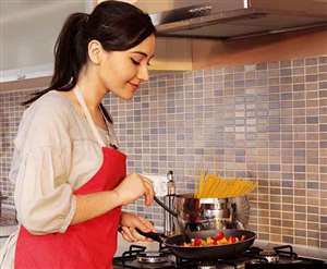 कुकिंग गैस की बढ़ती जा रही कीमत
