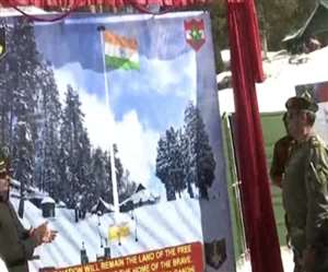 कश्मीर में पंचायत स्तर पर तिरंगे फहराए जाएं व इन कार्यक्रमों में लोग बढ़ चढ़कर हिस्सा लें।