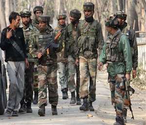 आतंकियों के छिपे हाेने की आशंका के मद्देनजर तलाशी अभियान चला रखा है।