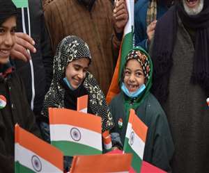 कश्मीरी युवा इस वास्तविकता को अब समझ चुका है। उसे भी विकास चाहिए, अमन चाहिए।