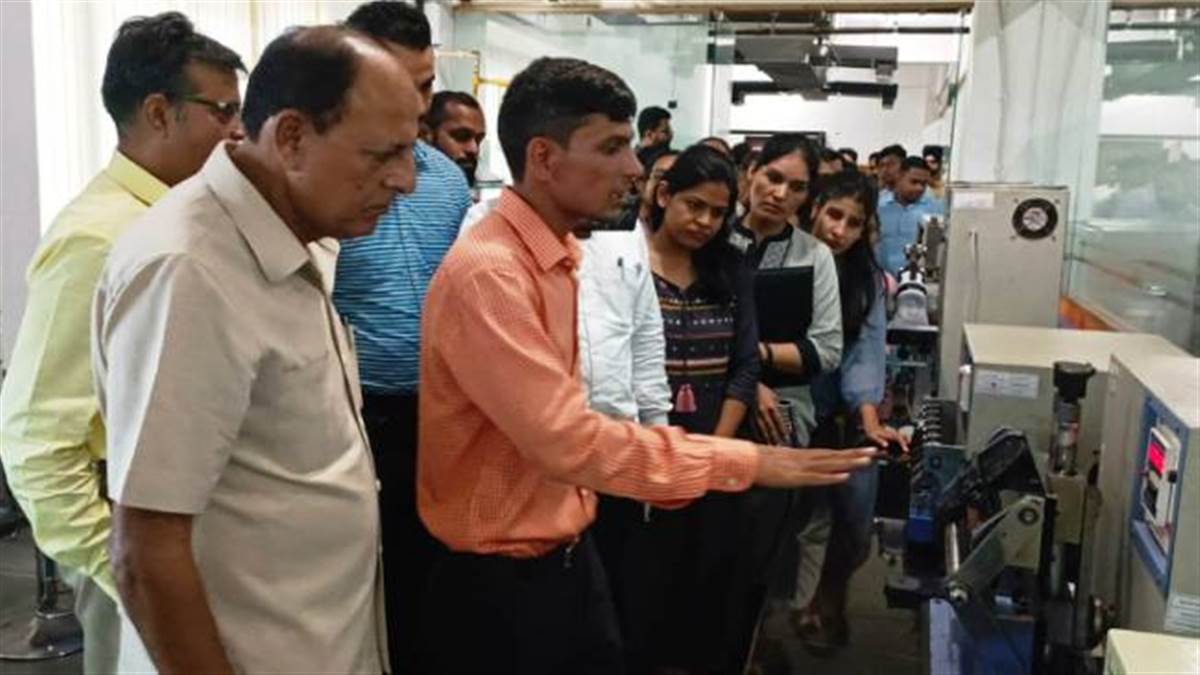 बहादुरगढ़ का फुटवियर उद्योग देखने पहुंचे पंजाब के अफसर Punjab