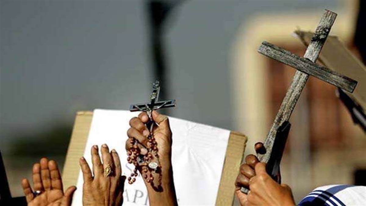 Religious Conversion In Punjab: पंजाब में सिखों के ईसाई बनने पर दिल्ली से  लेकर पंजाब तक बवाल, भाजपा-SGPC आमने-सामने - Punjab Politics: Religious  Conversion In Punjab BJP attack on Shiromani ...