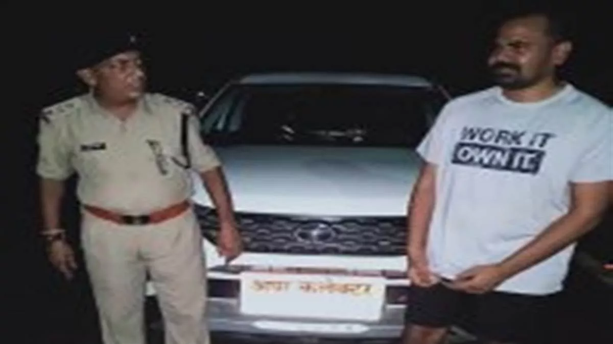Chhattisgarh: सरकारी गाड़ी में देर रात घूमता मिला अपर कलेक्टर का भाई, पुलिस ने रोका तो हुआ हंगामा