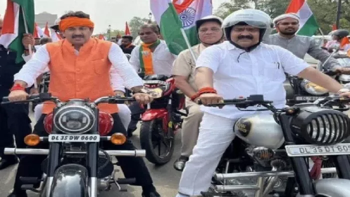 भाजपा सांसद मनोज तिवारी की एक गलती से शख्स ने भरा 20,000 रुपये चालान, पूरा खबर पढ़ें और रहें सतर्क