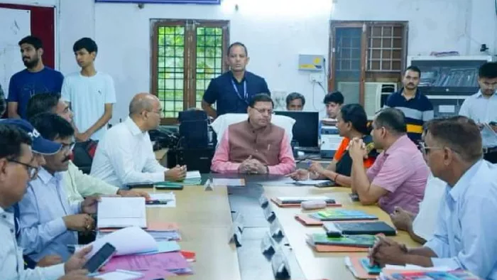 सचिवालय पहुंच CM ने गौरीकुंड हादसे का लिया अपडेट
