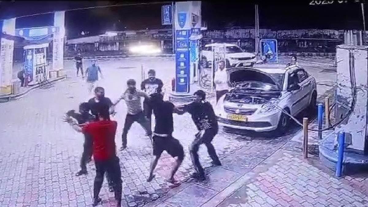 dehradun goons who came to fill cng beat up salesman badly