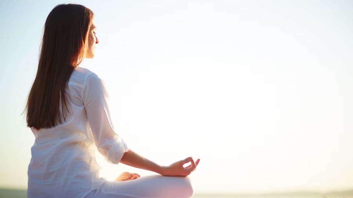 https://www.jagranimages.com/images/newimg/04082023/04_08_2023-eating_before_yoga_23490596.jpg