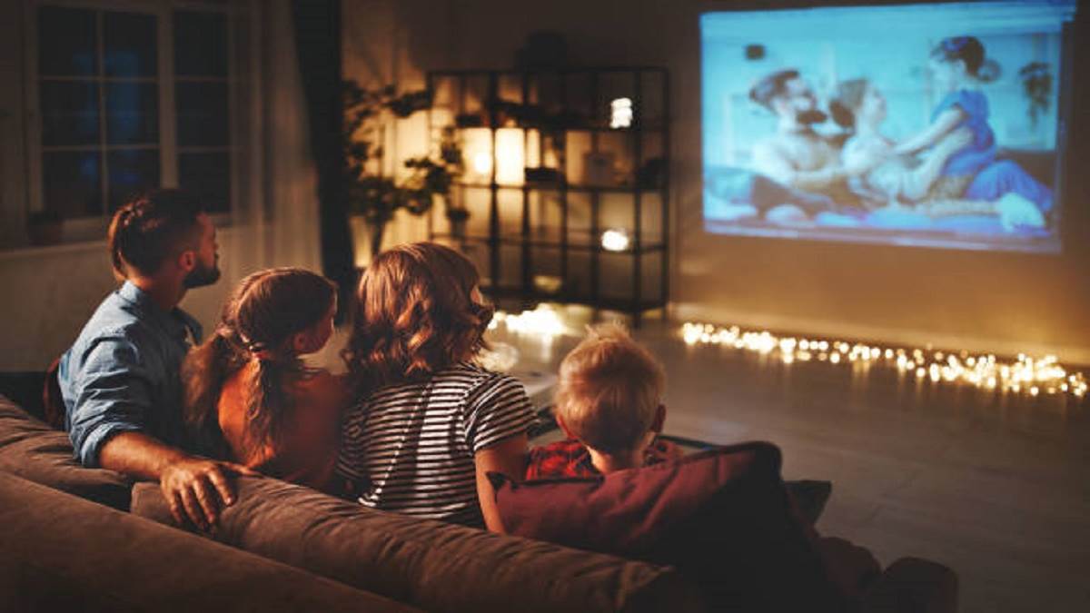 ये सौदा है खरा-खरा! पूरे 65% तक गिरे LED Projector के दाम! अमेज़न Great Freedom Festival सेल का उठाएं लाभ