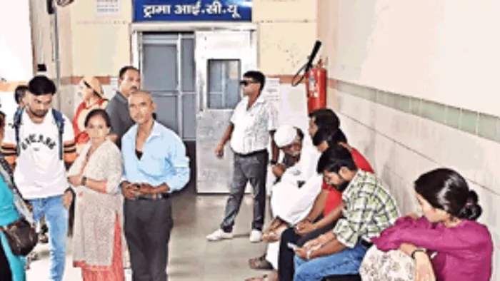 STH के ट्रामा ICU में न्यूरो सर्जन के न होने से परेशान मरीज व तीमारदार