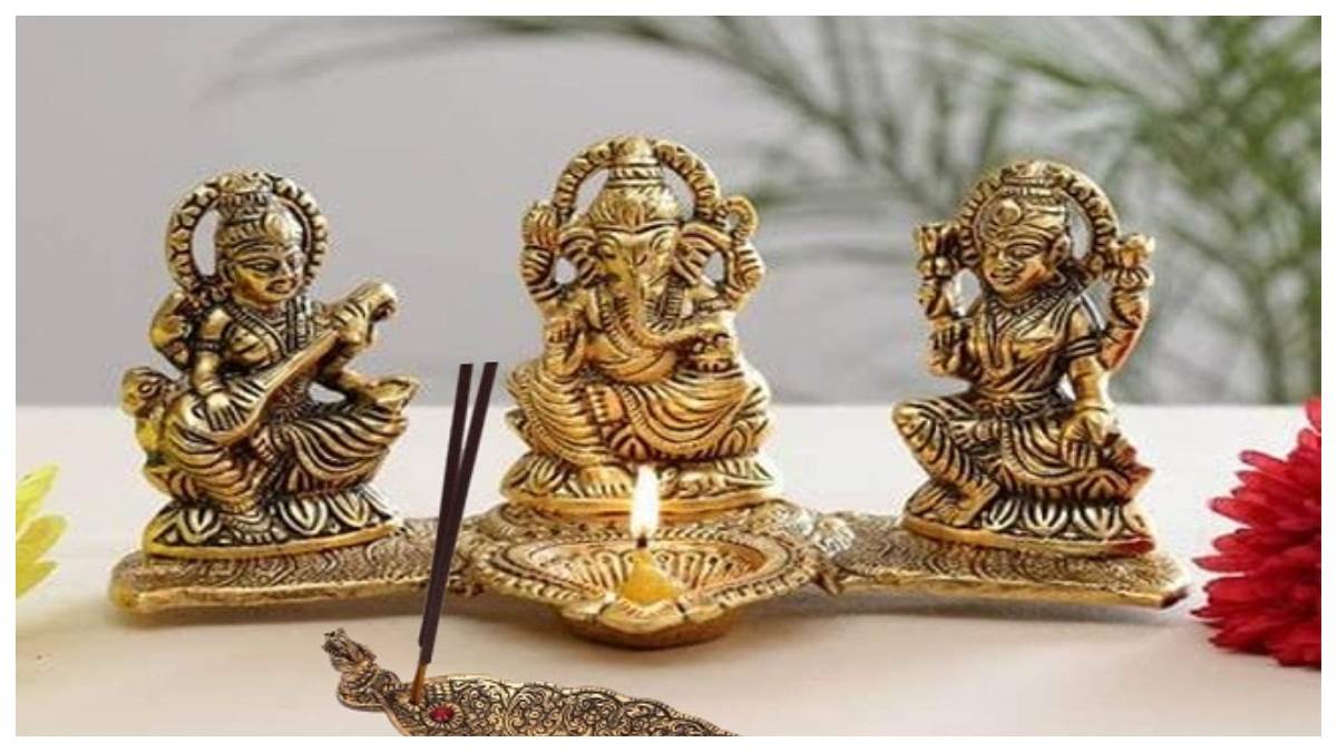 Puja Path Tips: जान लें मंदिर में मूर्ति रखने के नियम, बनी रहेगी देवी- देवताओं की कृपा - Puja Path Tips Rules for keeping idols in the temple of  the house