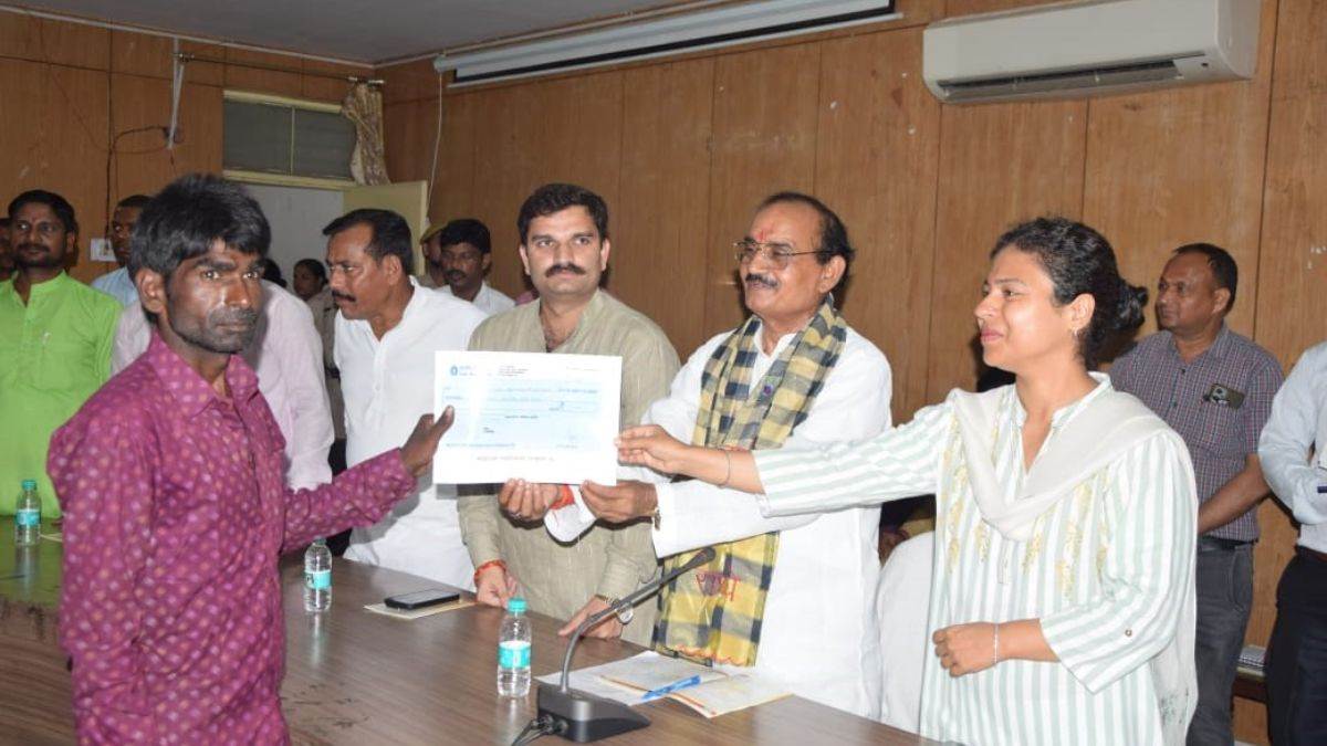 47 crore sent to the accounts of 71578 flood affected people