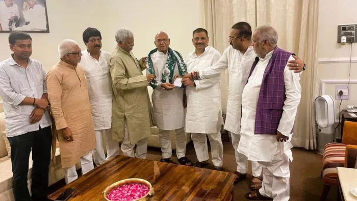 सरयू राय ने थामा जदयू का दामन। फोटो- जागरण