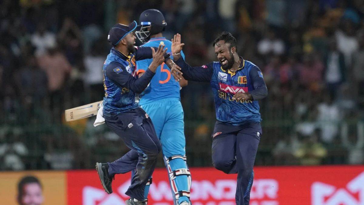 sri lanka win an odi match against india after 2021 jeffrey vandersay take 6 wicket