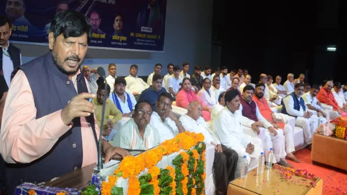 रिपब्लिकन पार्टी ऑफ इंडिया (आरपीआई) द्वारा सूरसदन में आयोजित संविधान सम्मान सम्मेलन में बोलते रामदास आठवले।