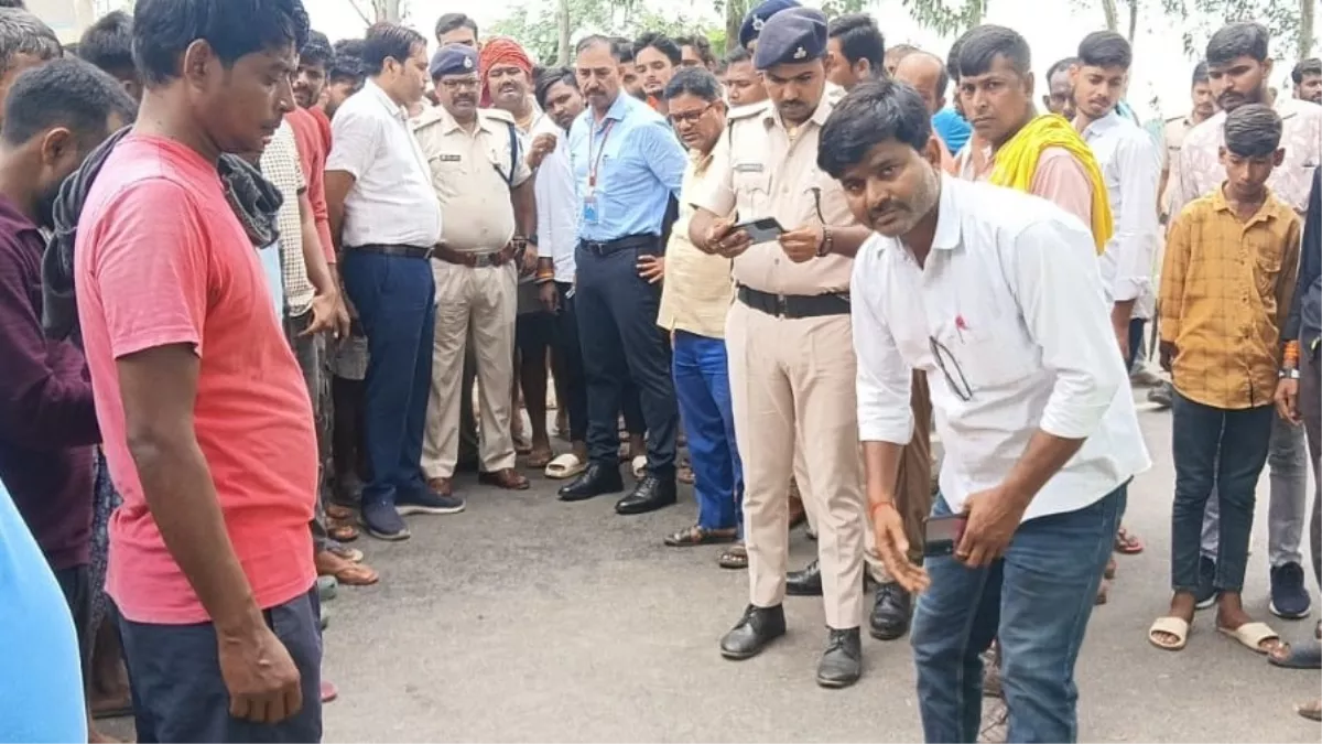 रोहतास के संझौली में बाइक और कार की टक्कर, दो युवकों की मौत