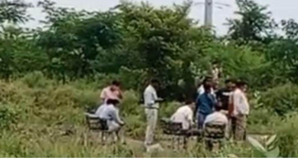 https://www.jagranimages.com/images/newimg/04082025/04_08_2025-bomb-squad-search-operation_24003271.jpg