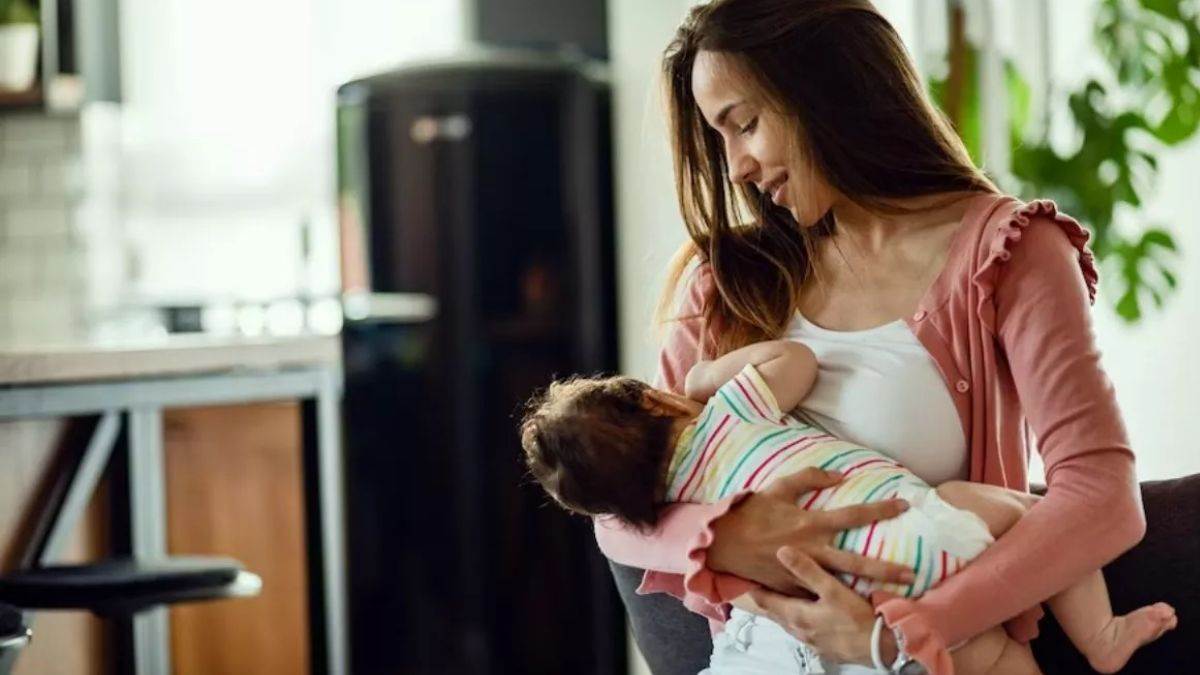 https://www.jagranimages.com/images/newimg/04082025/04_08_2025-breastfeeding_24003288.jpg