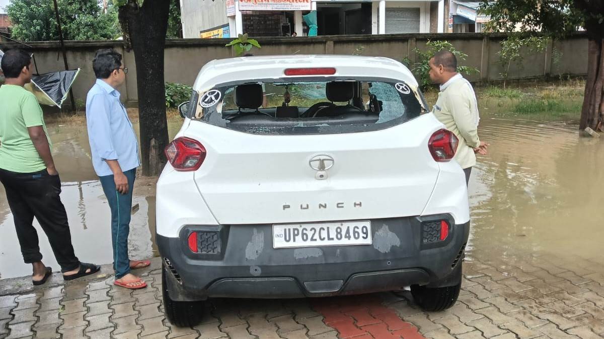 jaunpur shooting attack on akash mishra elderly relative injured in firing