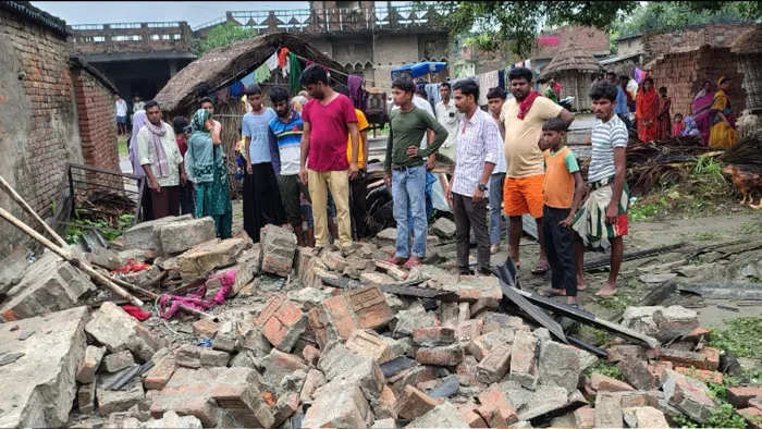 दीवाल गिरने से बेटी और पिता का मौत