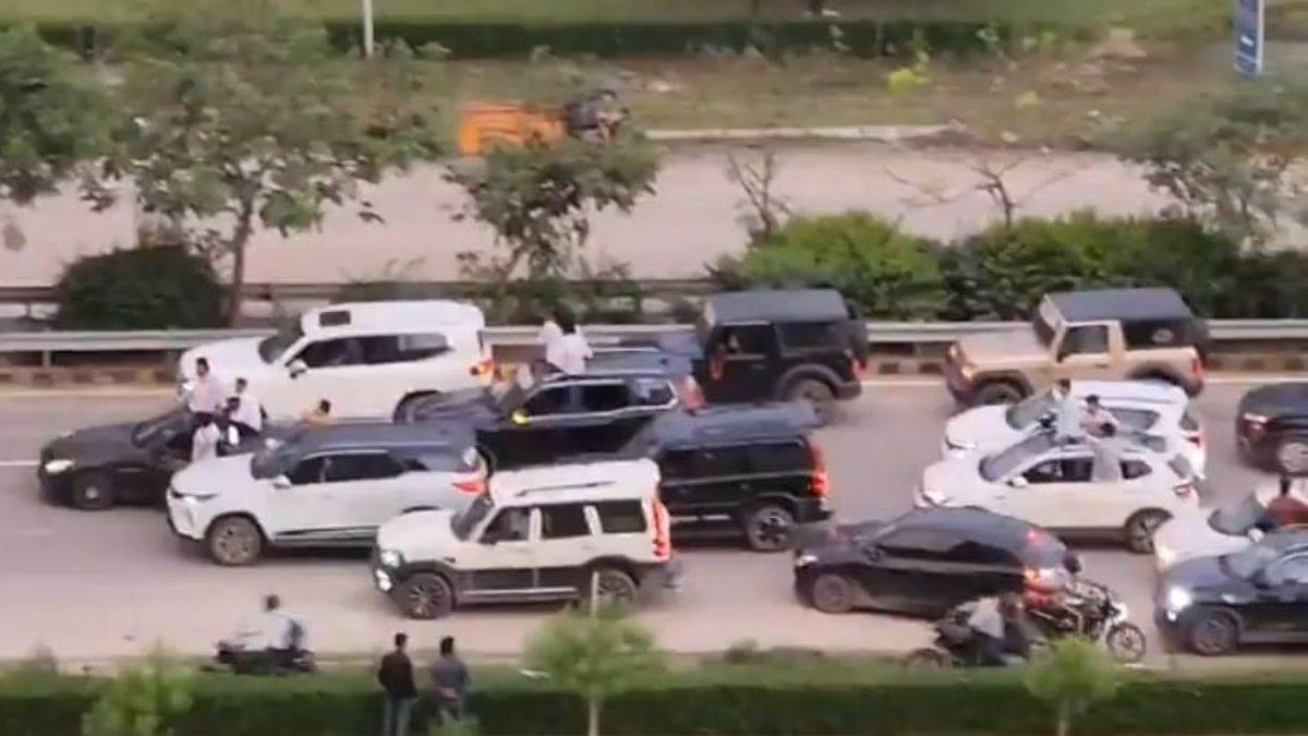 ncr gurugram traffic halted on dwarka expressway for reel video viral