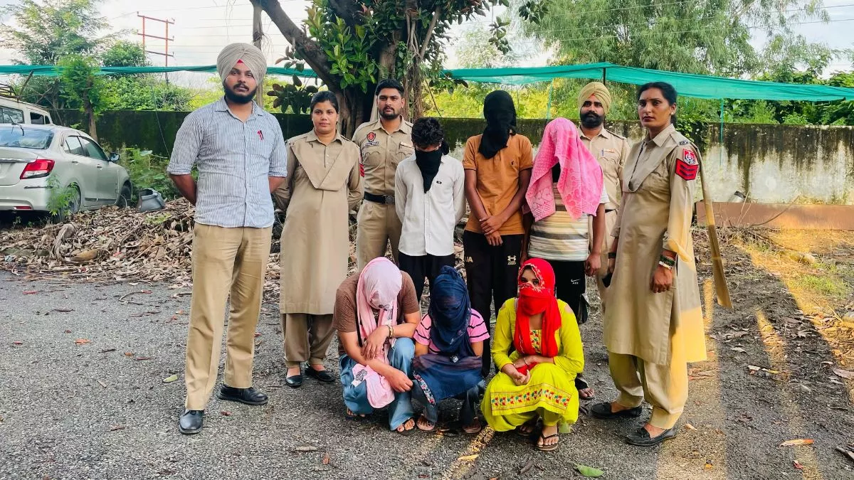 पंजाब में होटल में छापामारी के दौरान आपत्तिजनक हालत में पकड़ी गईं 3 तलाकशुदा महिलाएं, पैसे के लिए करती थी गलत काम