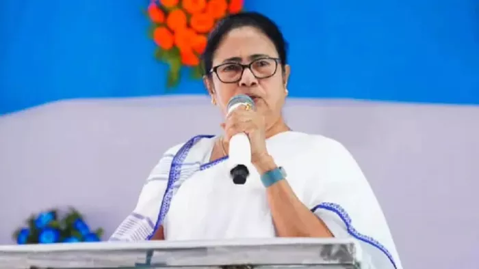 पश्चिम बंगाल की मुख्यमंत्री ममता बनर्जी ने दिल्ली पुलिस के लेटर की भाषा को 'असंवैधानिक' और 'राष्ट्र-विरोधी' बताया है।