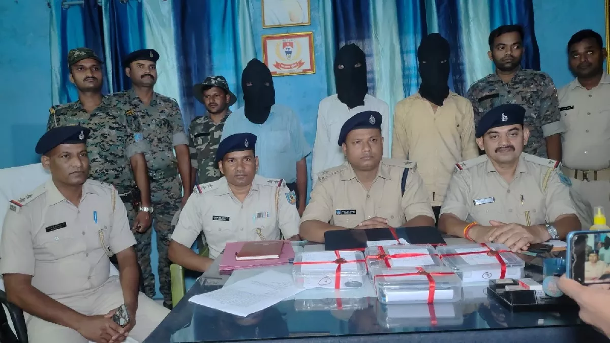 Palamu News: गजब की जोड़ी, जीजा-साला मिलकर करते थे ट्रेनों में चोरी, बाइक, मोबाइल व अन्य सामान बरामद