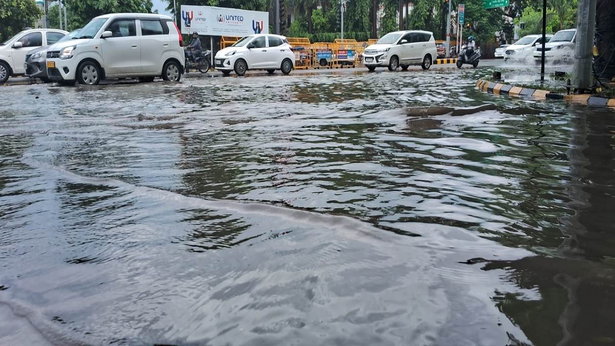 https://www.jagranimages.com/images/newimg/04082025/04_08_2025-prayagraj_rain_24003357.jpg