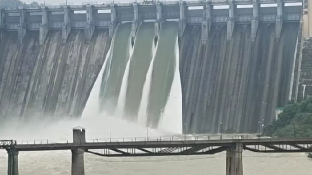 Sonbhadra Rihand Dam: रिहंद बांध के तीन फाटक खुले, 47 हजार क्यूसेक पानी छोड़ा गया