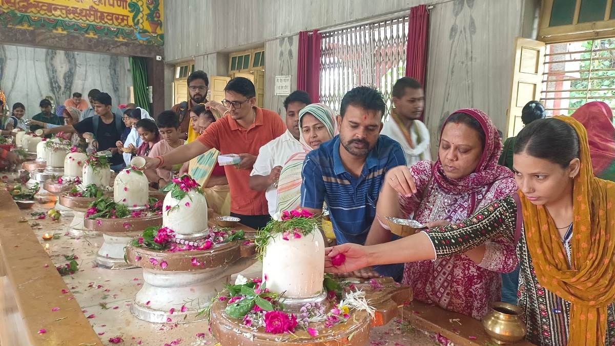 https://www.jagranimages.com/images/newimg/04082025/04_08_2025-shiv_mandir_24003230.jpg