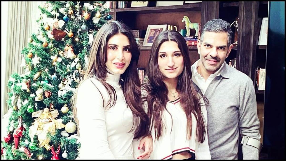 https://www.jagranimages.com/images/newimg/04082025/04_08_2025-sunjay_kapur_step_daughter_safira_instagram_24003121.jpg