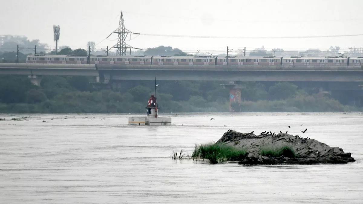 https://www.jagranimages.com/images/newimg/04082025/04_08_2025-yamuna_24003561.jpg
